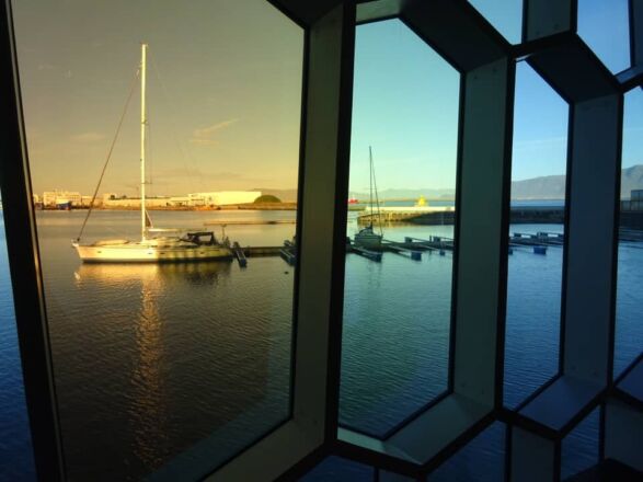 Blick aus dem Inneren der Harpa